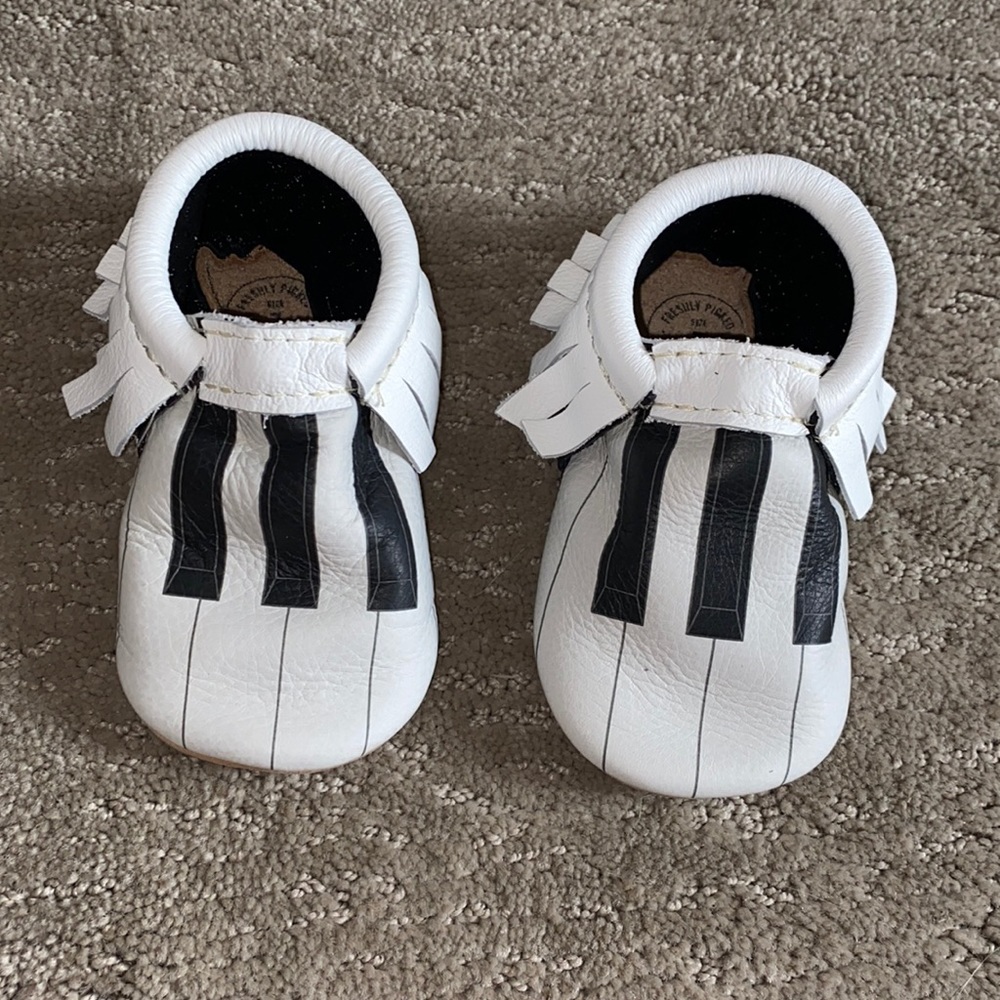 New Freshly Picked Piano Man Moccasins size 7